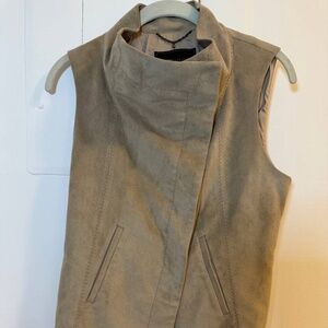 Elegant BCBG Suede Vest – A Timeless Wardrobe Essential